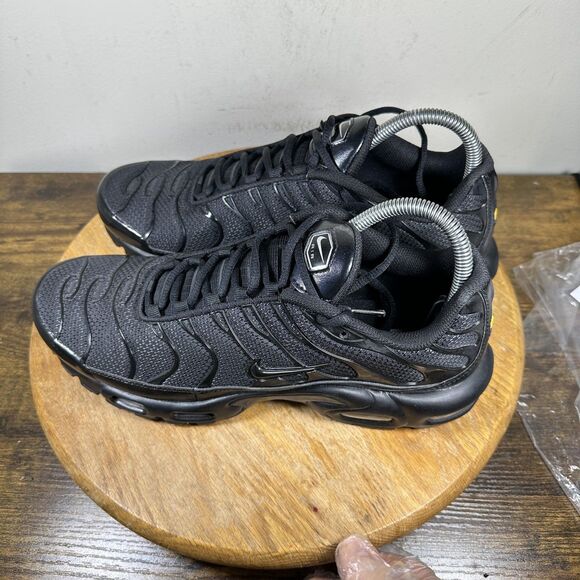 Nike Air Max Plus TN Shoes Mens Size 10 Black Triple Black 604133-050 Tuned Air - Picture 3 of 8